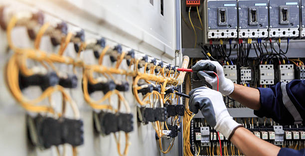 Professional Electrician technician working in Arizona City, AZ